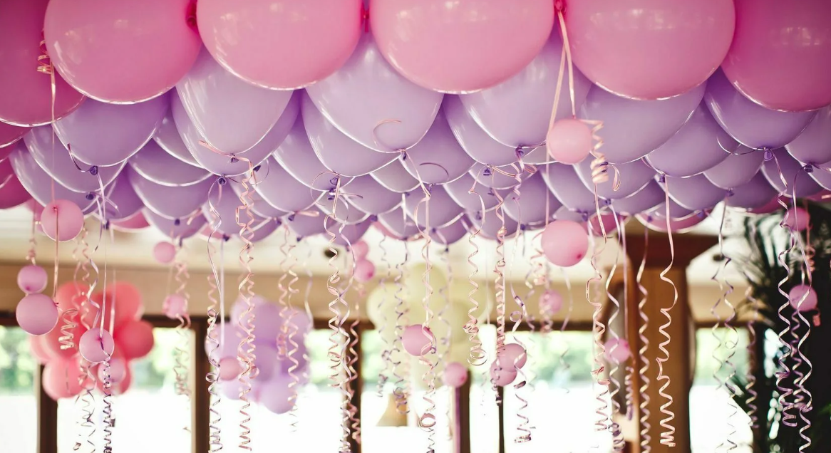 Почему стоит украшать праздник воздушными шарами? 